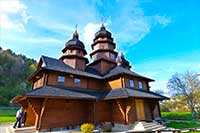 Аутентичная церковь в Карпатах, тур с поездкой на Буковель