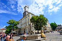 Городская ратуша на площади Рынок Львова в туре на 3 дня